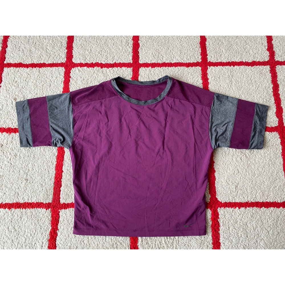 Nike Mesh Crop Workout Tee in Berry XS